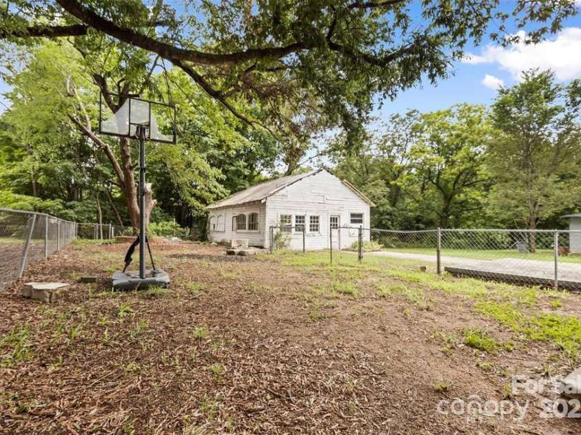 323 20th Street, Kannapolis, NC 28083.  MLS# CAR4287676, YatesRealty ID 157. Extra building for storage, or potential for renovation