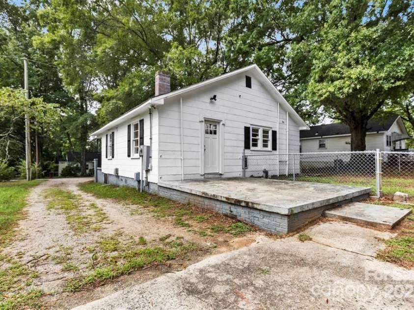 323 20th Street, Kannapolis, NC 28083.  MLS# CAR4287676, YatesRealty ID 157. Rear of home