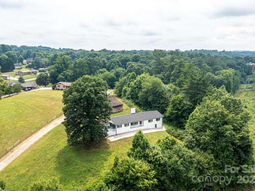 3398 Shamrock Heights, Hudson, NC 28638.  MLS# CAR4332297, YatesRealty ID 1570. 