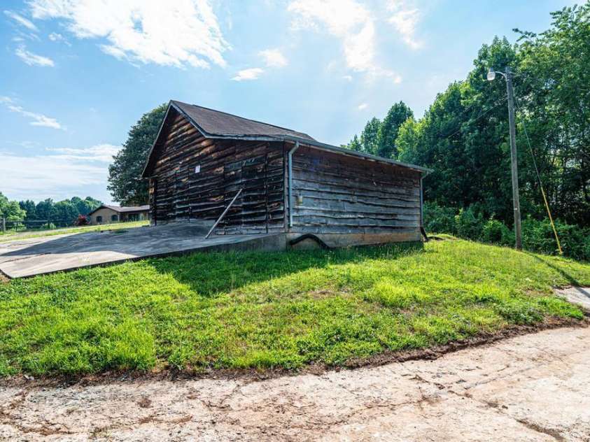 3398 Shamrock Heights, Hudson, NC 28638.  MLS# CAR4332297, YatesRealty ID 1570. 