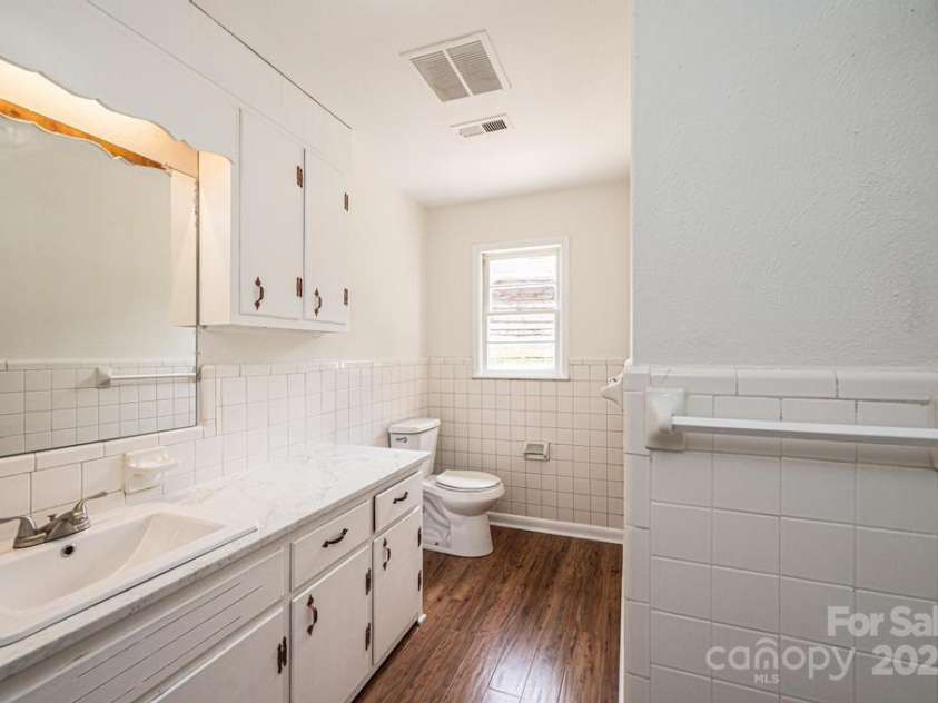 3398 Shamrock Heights, Hudson, NC 28638.  MLS# CAR4332297, YatesRealty ID 1570. Full hall bath!