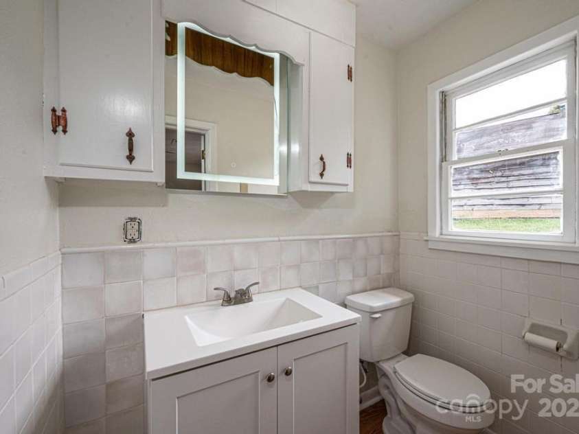 3398 Shamrock Heights, Hudson, NC 28638.  MLS# CAR4332297, YatesRealty ID 1570. Half Bath in Primary bedroom 