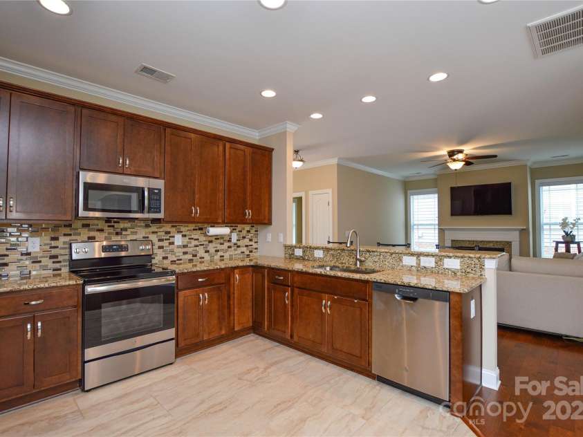 11607 Meetinghouse Drive, Cornelius, NC 28031.  MLS# CAR4264013, YatesRealty ID 15700. Large kitchen area