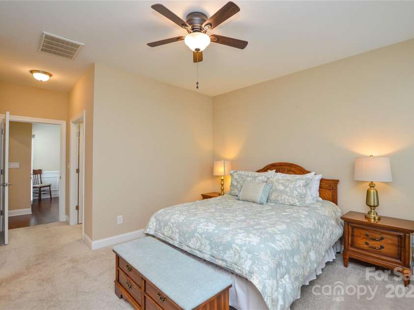 11607 Meetinghouse Drive, Cornelius, NC 28031.  MLS# CAR4264013, YatesRealty ID 15700. Large primary bedroom