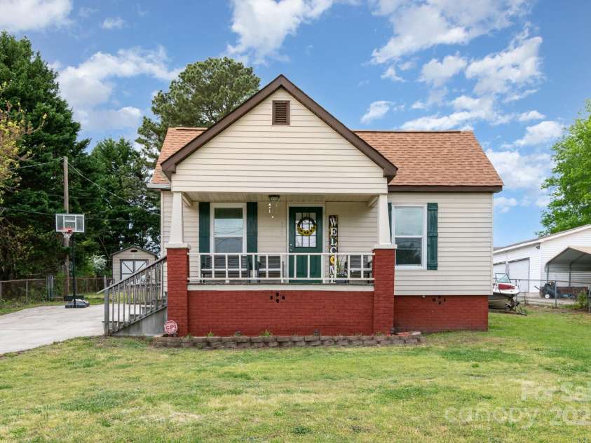 557 Hunter Avenue, Kannapolis, NC 28083.  MLS# CAR4244838, YatesRealty ID 15701. 