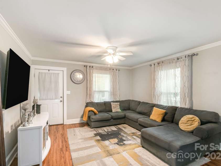 557 Hunter Avenue, Kannapolis, NC 28083.  MLS# CAR4244838, YatesRealty ID 15701. 