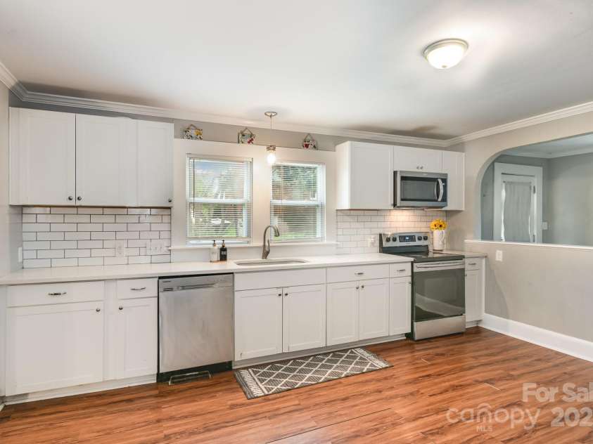 557 Hunter Avenue, Kannapolis, NC 28083.  MLS# CAR4244838, YatesRealty ID 15701. 