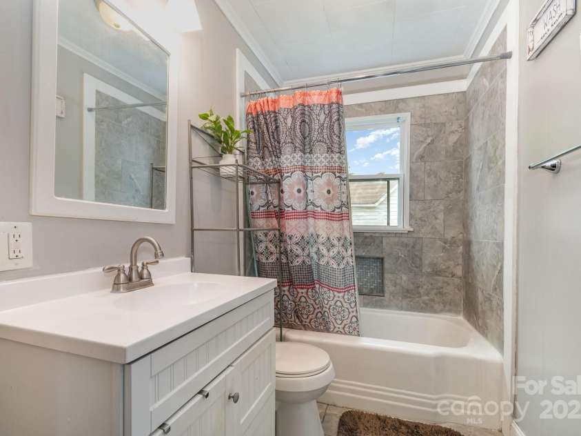 557 Hunter Avenue, Kannapolis, NC 28083.  MLS# CAR4244838, YatesRealty ID 15701. 