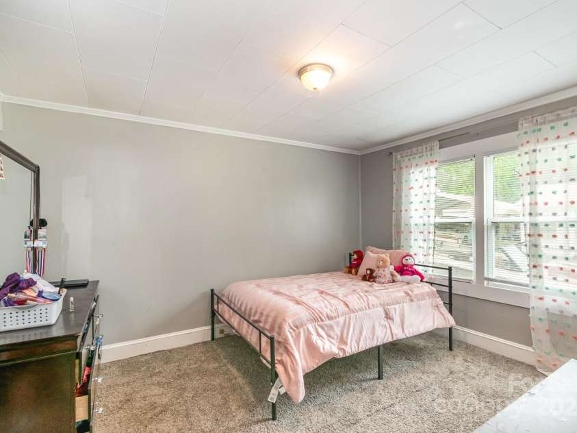 557 Hunter Avenue, Kannapolis, NC 28083.  MLS# CAR4244838, YatesRealty ID 15701. 