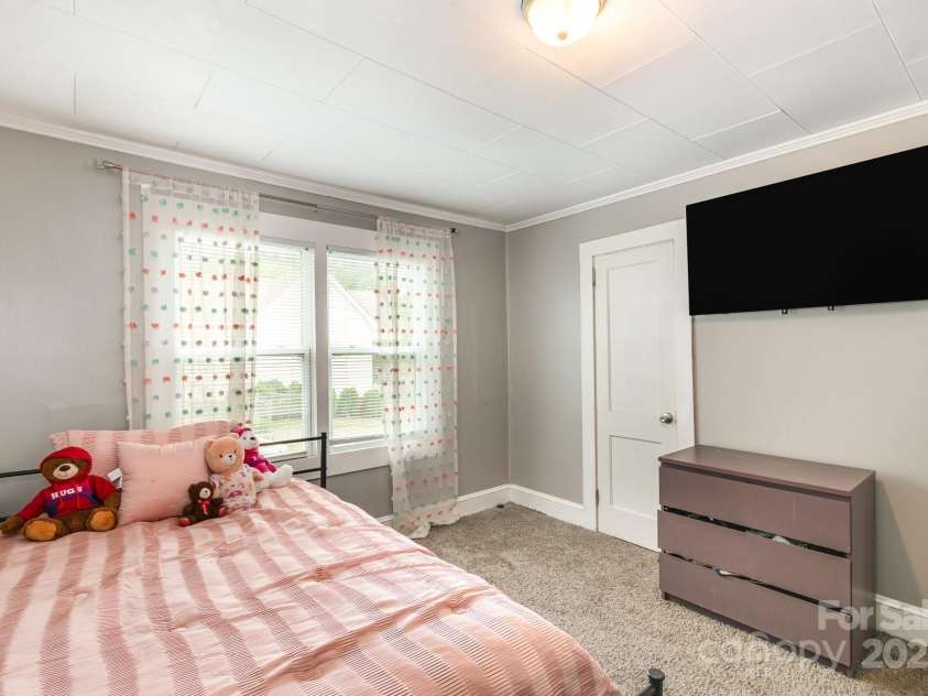 557 Hunter Avenue, Kannapolis, NC 28083.  MLS# CAR4244838, YatesRealty ID 15701. 