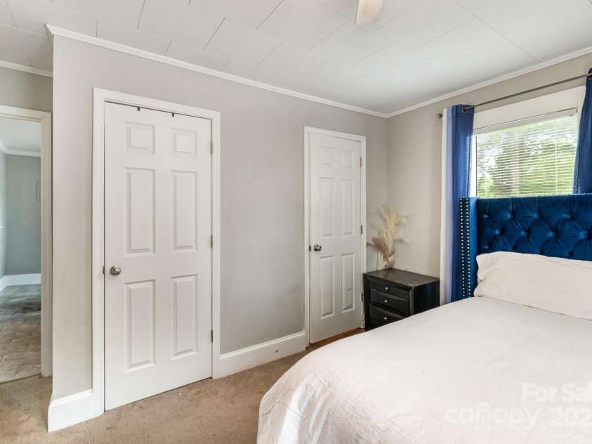 557 Hunter Avenue, Kannapolis, NC 28083.  MLS# CAR4244838, YatesRealty ID 15701. 