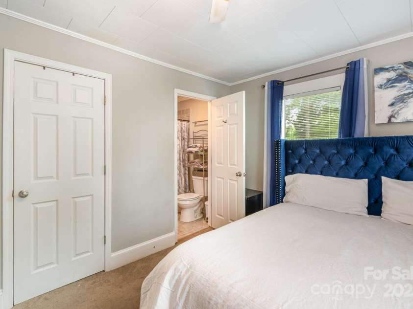 557 Hunter Avenue, Kannapolis, NC 28083.  MLS# CAR4244838, YatesRealty ID 15701. 