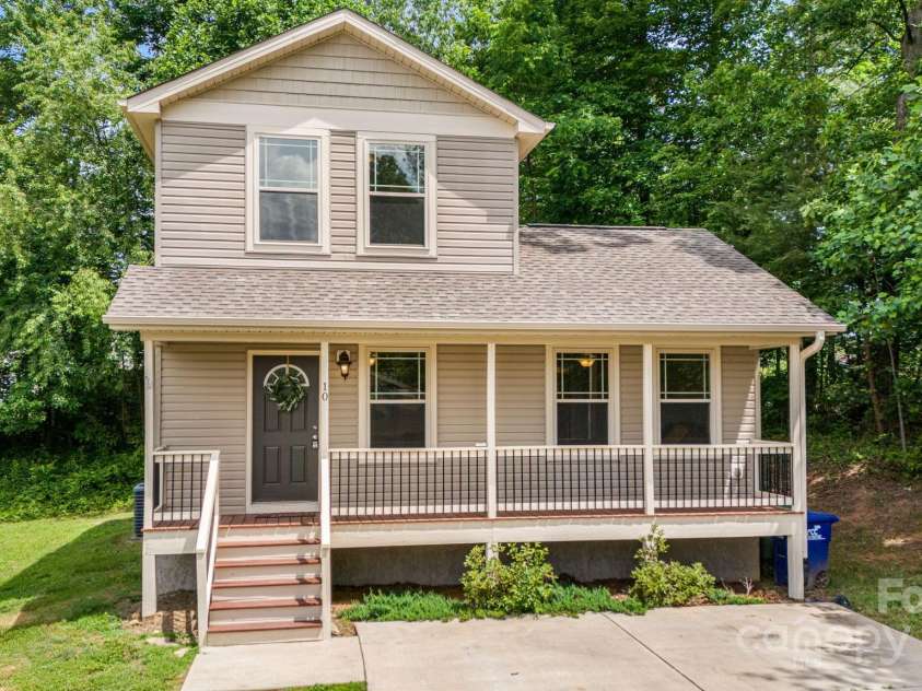 10 Coral Berry Drive, Candler, NC 28715.  MLS# CAR4256024, YatesRealty ID 15704. 