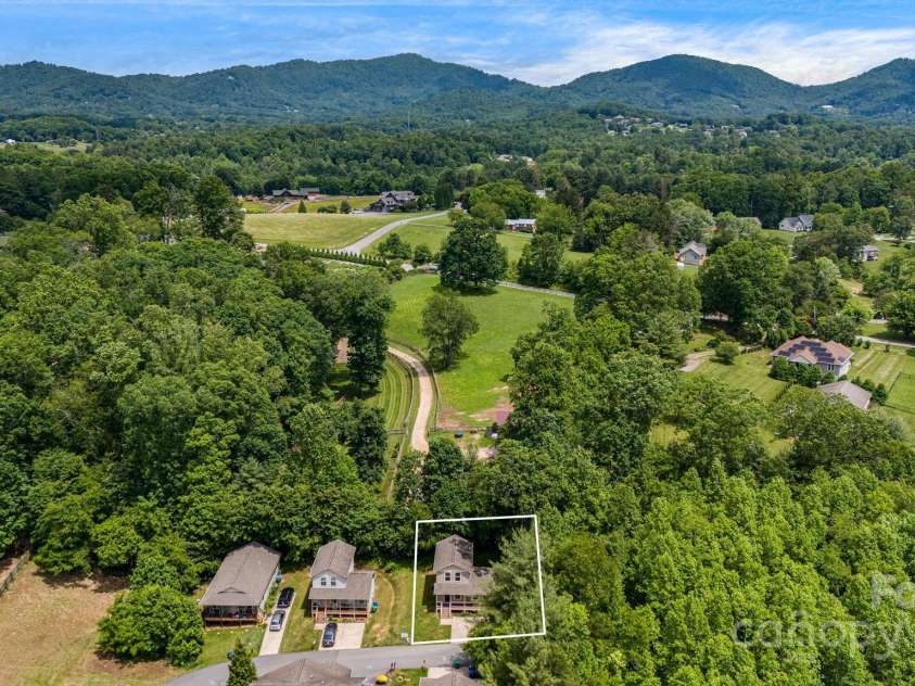 10 Coral Berry Drive, Candler, NC 28715.  MLS# CAR4256024, YatesRealty ID 15704. 