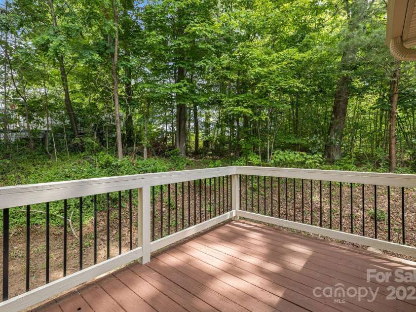 10 Coral Berry Drive, Candler, NC 28715.  MLS# CAR4256024, YatesRealty ID 15704. 