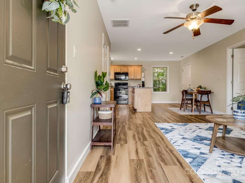 10 Coral Berry Drive, Candler, NC 28715.  MLS# CAR4256024, YatesRealty ID 15704. 