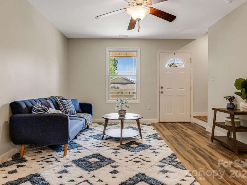 10 Coral Berry Drive, Candler, NC 28715.  MLS# CAR4256024, YatesRealty ID 15704. 