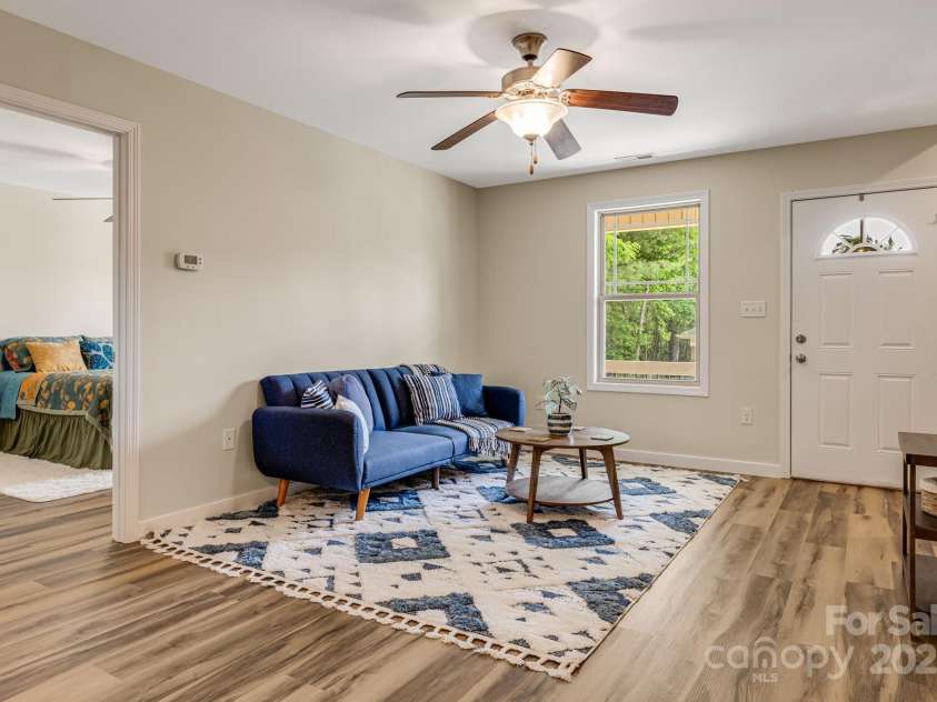 10 Coral Berry Drive, Candler, NC 28715.  MLS# CAR4256024, YatesRealty ID 15704. 