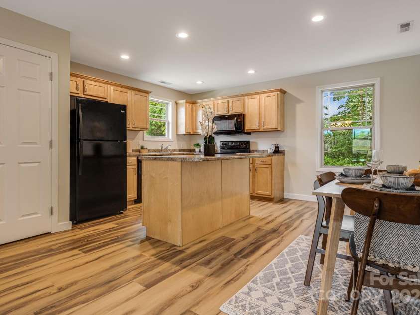 10 Coral Berry Drive, Candler, NC 28715.  MLS# CAR4256024, YatesRealty ID 15704. 