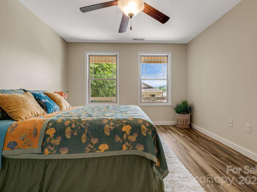 10 Coral Berry Drive, Candler, NC 28715.  MLS# CAR4256024, YatesRealty ID 15704. 