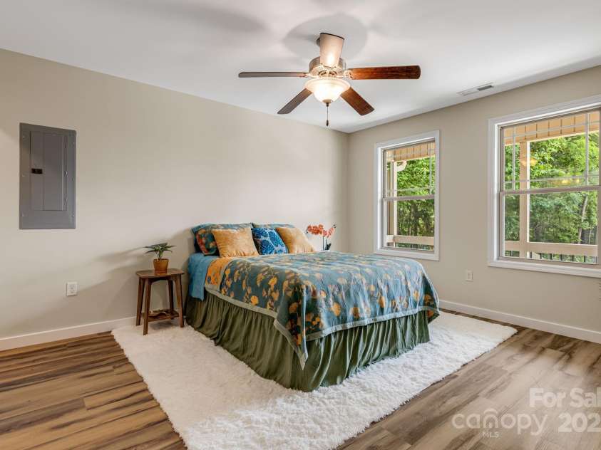 10 Coral Berry Drive, Candler, NC 28715.  MLS# CAR4256024, YatesRealty ID 15704. 