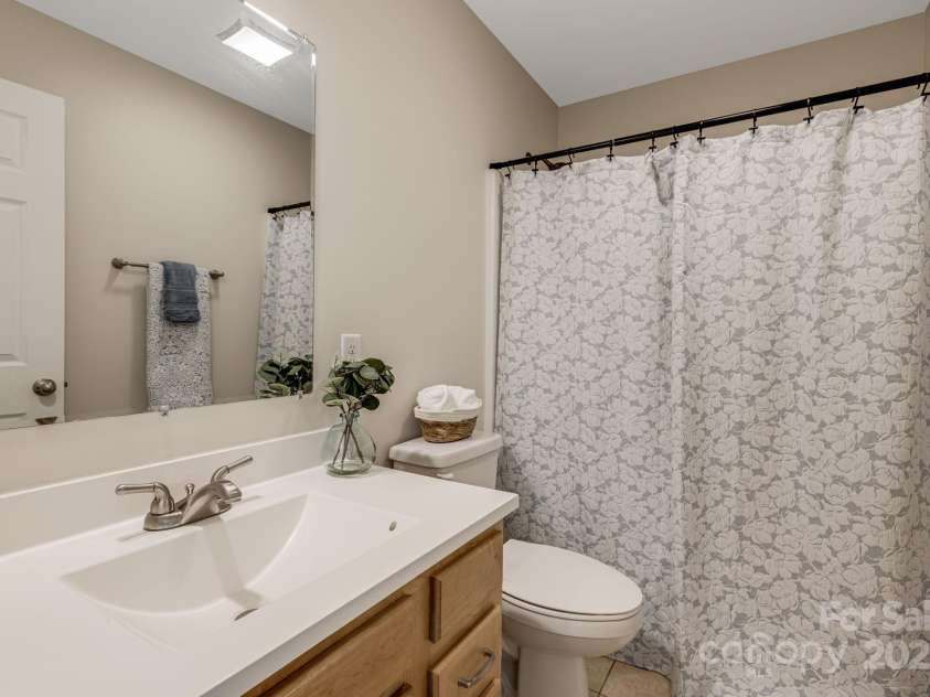 10 Coral Berry Drive, Candler, NC 28715.  MLS# CAR4256024, YatesRealty ID 15704. 