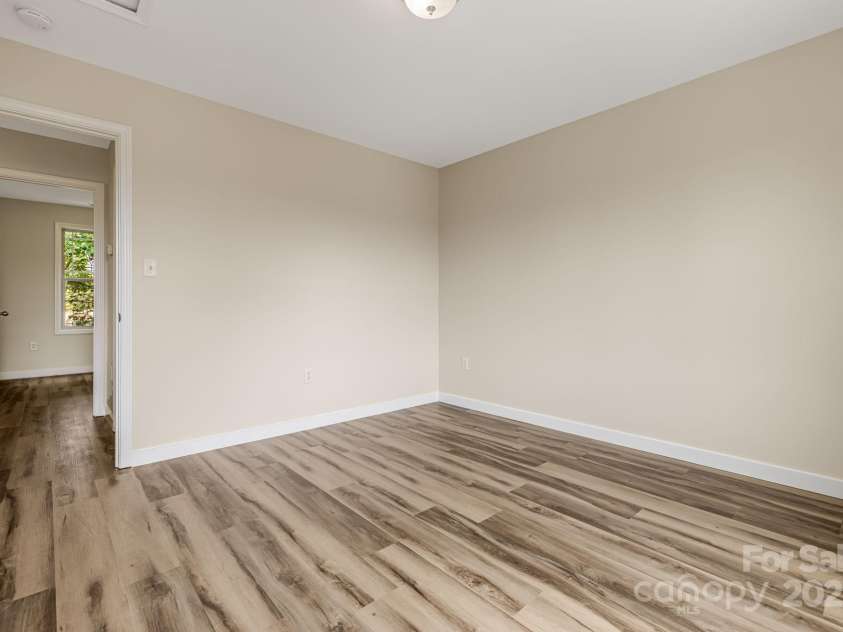 10 Coral Berry Drive, Candler, NC 28715.  MLS# CAR4256024, YatesRealty ID 15704. 