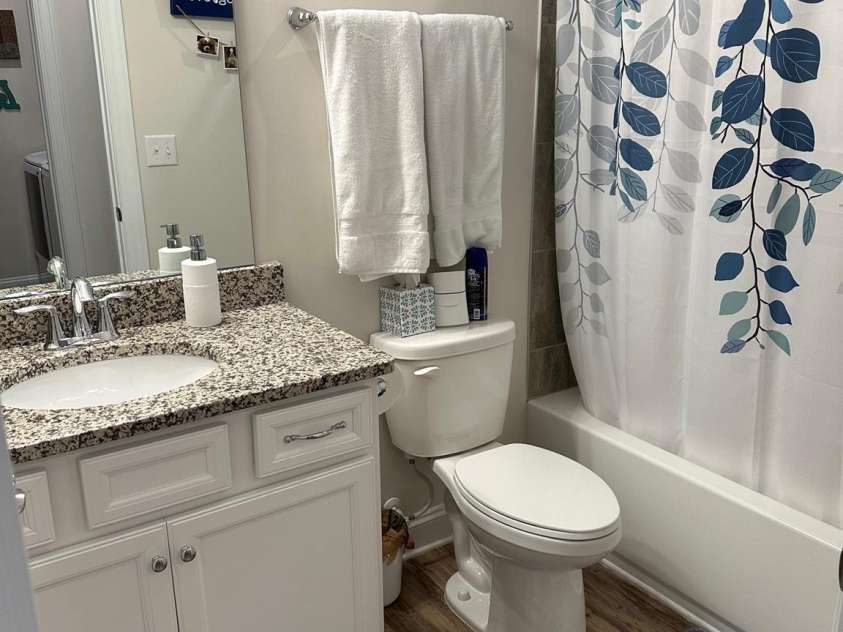 12417 Old Iron Lane, Charlotte, NC 28215.  MLS# CAR4289530, YatesRealty ID 15704. Bathroom 2