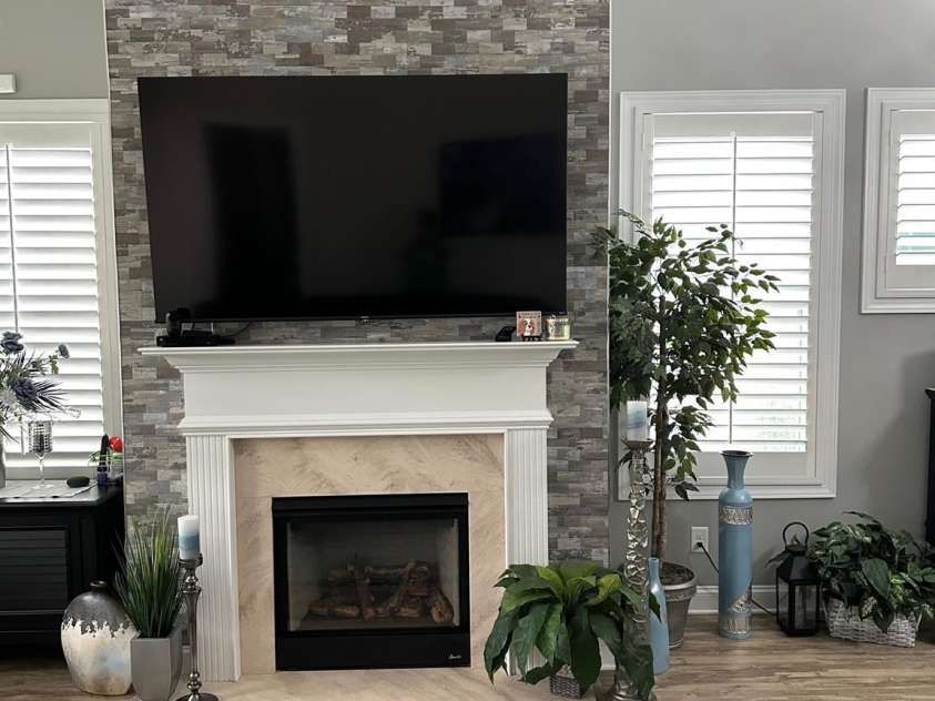 12417 Old Iron Lane, Charlotte, NC 28215.  MLS# CAR4289530, YatesRealty ID 15704. Family Room