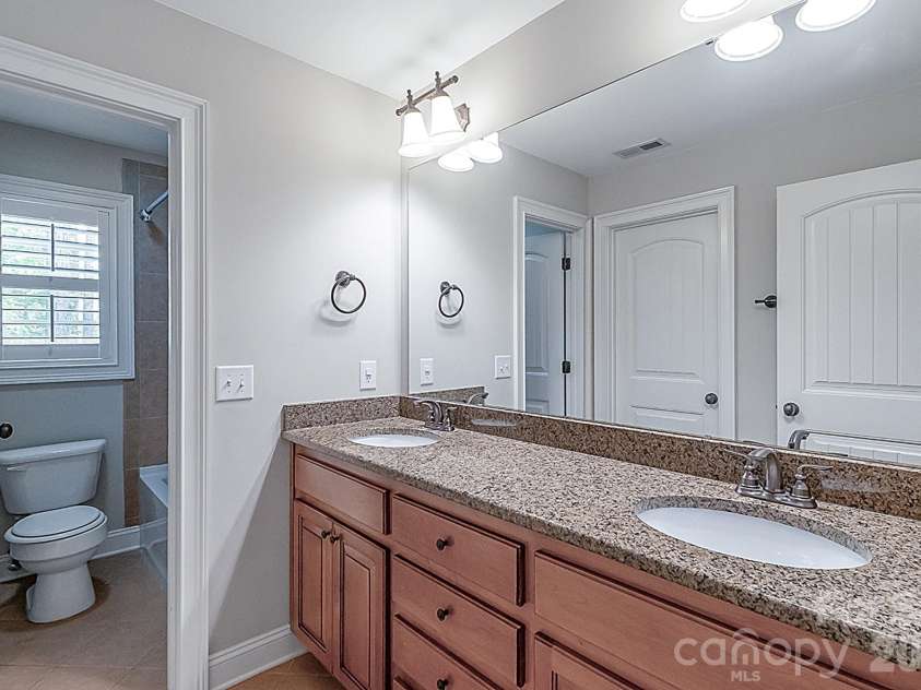 137 Northington Woods Drive, Mooresville, NC 28117.  MLS# CAR4367373, YatesRealty ID 15705. 