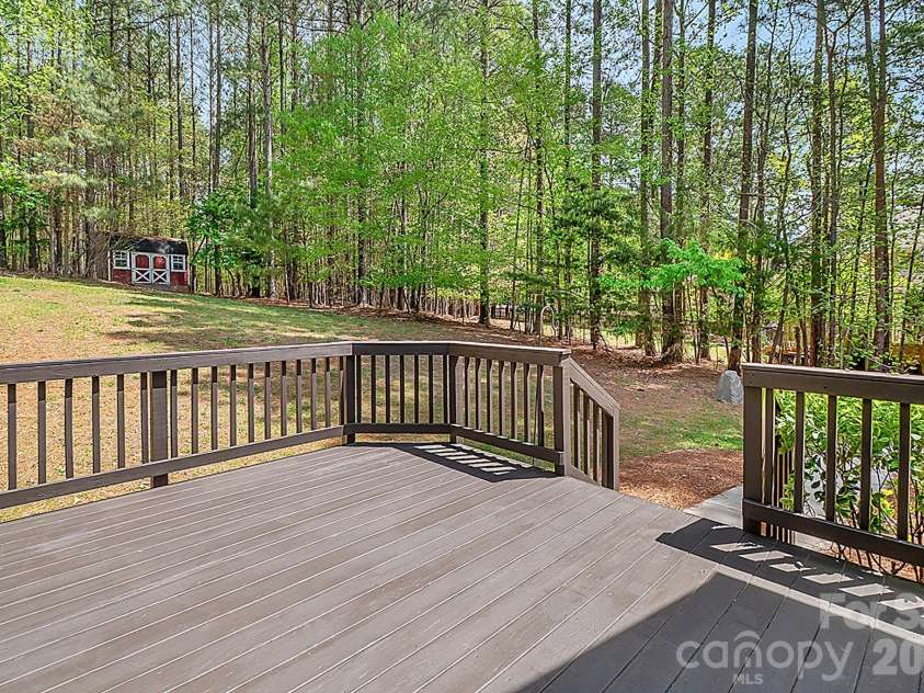 137 Northington Woods Drive, Mooresville, NC 28117.  MLS# CAR4367373, YatesRealty ID 15705. 