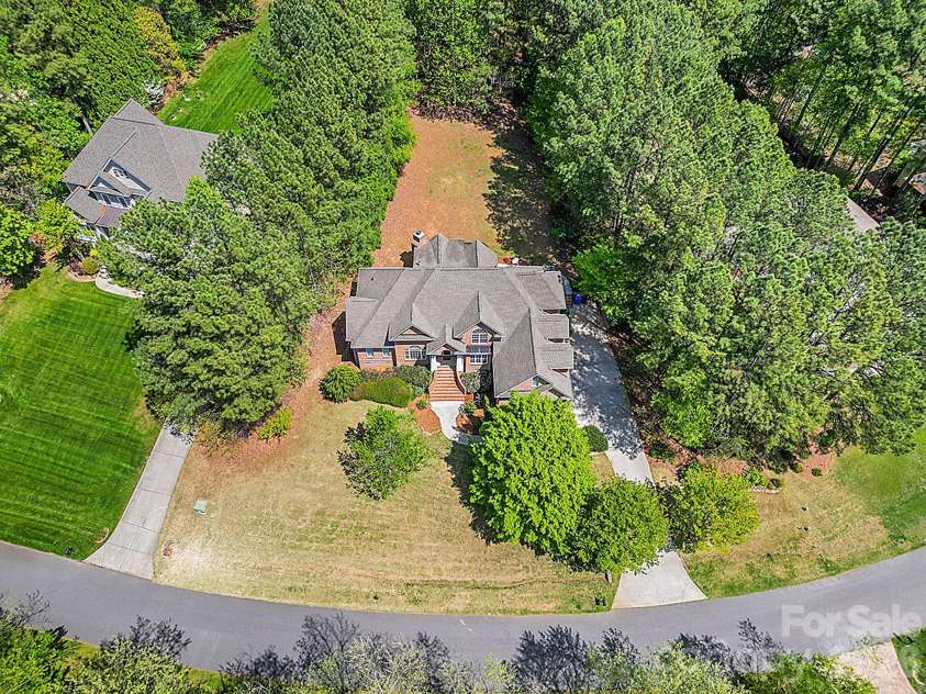 137 Northington Woods Drive, Mooresville, NC 28117.  MLS# CAR4367373, YatesRealty ID 15705. Large Lot with Privacy