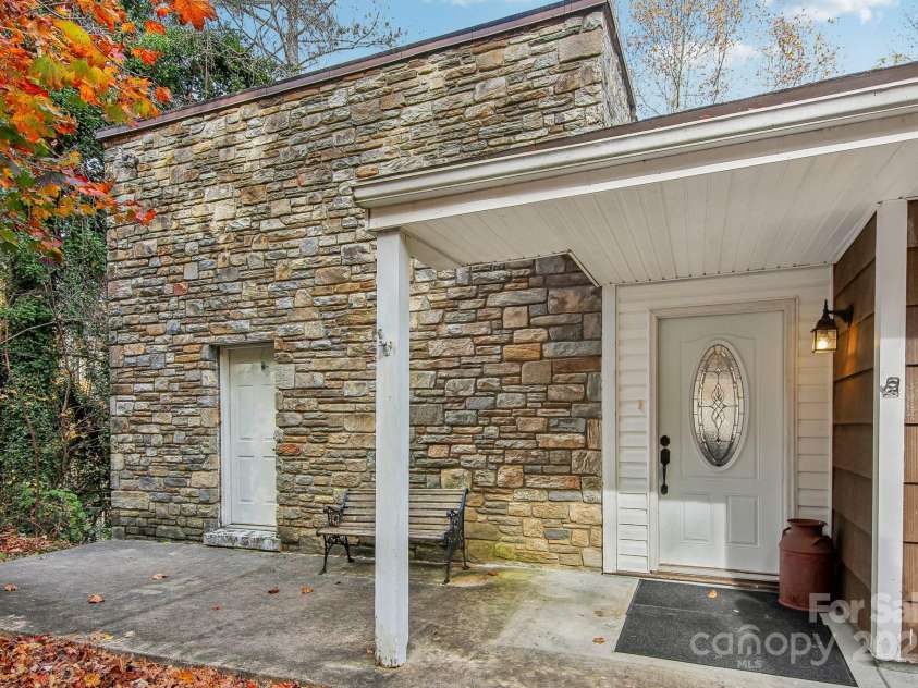231 Highlands Loop, Maggie Valley, NC 28751.  MLS# CAR4263450, YatesRealty ID 15705. 