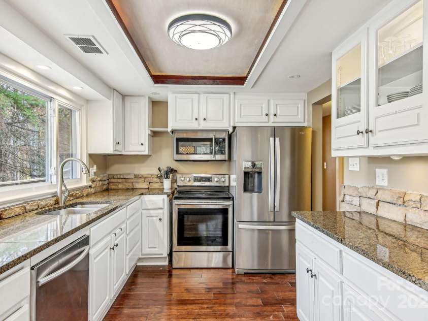 231 Highlands Loop, Maggie Valley, NC 28751.  MLS# CAR4263450, YatesRealty ID 15705. 