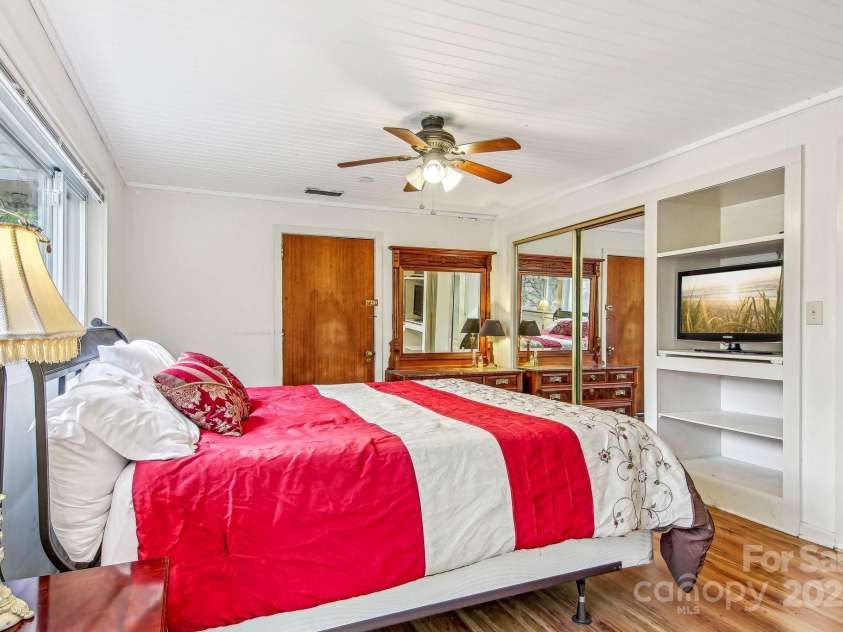 231 Highlands Loop, Maggie Valley, NC 28751.  MLS# CAR4263450, YatesRealty ID 15705. 