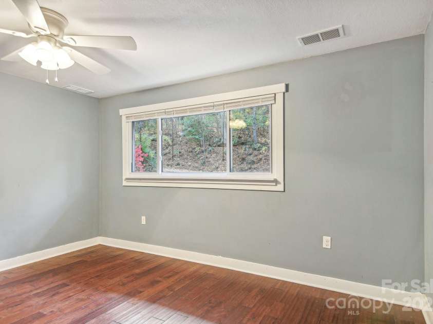 231 Highlands Loop, Maggie Valley, NC 28751.  MLS# CAR4263450, YatesRealty ID 15705. 