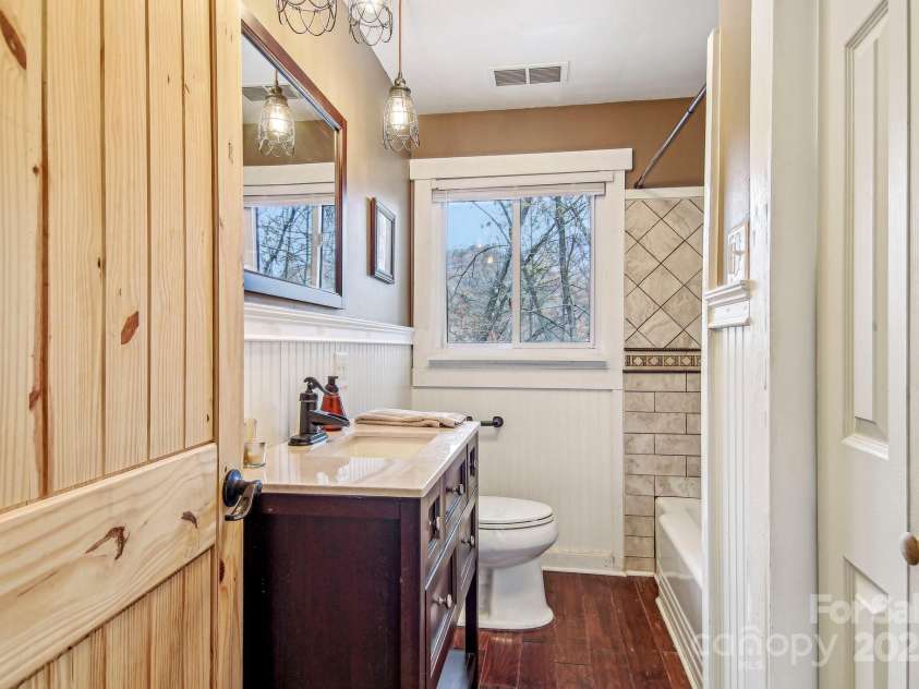 231 Highlands Loop, Maggie Valley, NC 28751.  MLS# CAR4263450, YatesRealty ID 15705. 