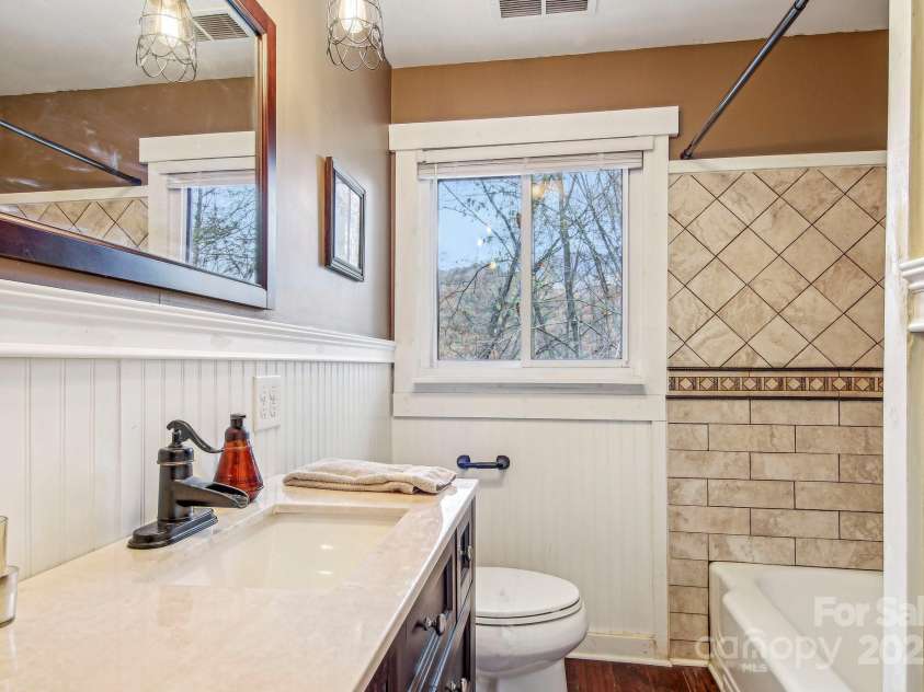 231 Highlands Loop, Maggie Valley, NC 28751.  MLS# CAR4263450, YatesRealty ID 15705. 