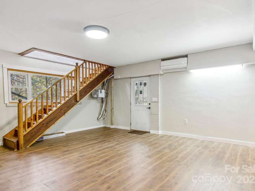 231 Highlands Loop, Maggie Valley, NC 28751.  MLS# CAR4263450, YatesRealty ID 15705. 