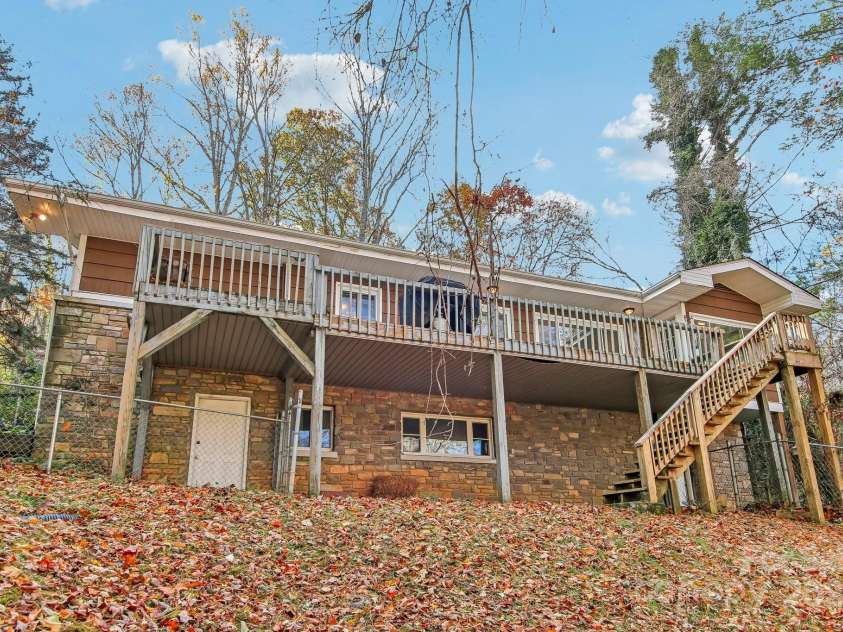 231 Highlands Loop, Maggie Valley, NC 28751.  MLS# CAR4263450, YatesRealty ID 15705. 