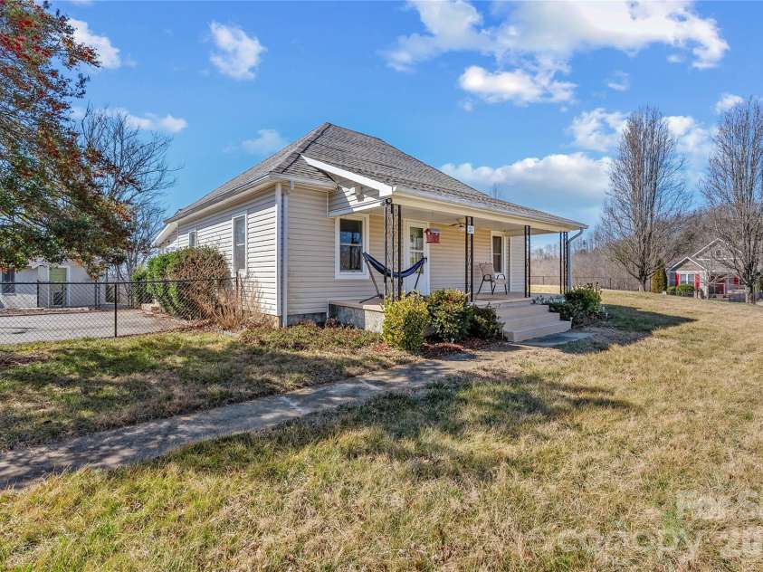 21 Ben Owenby Road, Fairview, NC 28730.  MLS# CAR4330402, YatesRealty ID 15706. 