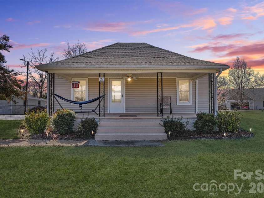 21 Ben Owenby Road, Fairview, NC 28730.  MLS# CAR4330402, YatesRealty ID 15706. 