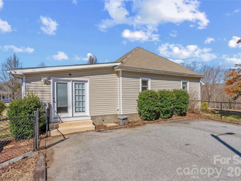 21 Ben Owenby Road, Fairview, NC 28730.  MLS# CAR4330402, YatesRealty ID 15706. 