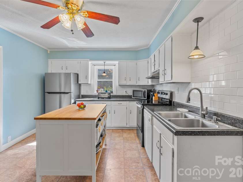 21 Ben Owenby Road, Fairview, NC 28730.  MLS# CAR4330402, YatesRealty ID 15706. 