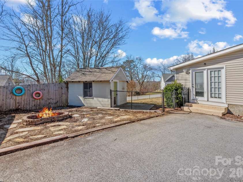 21 Ben Owenby Road, Fairview, NC 28730.  MLS# CAR4330402, YatesRealty ID 15706. 