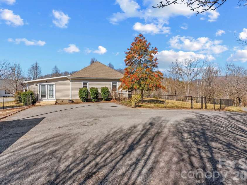 21 Ben Owenby Road, Fairview, NC 28730.  MLS# CAR4330402, YatesRealty ID 15706. 