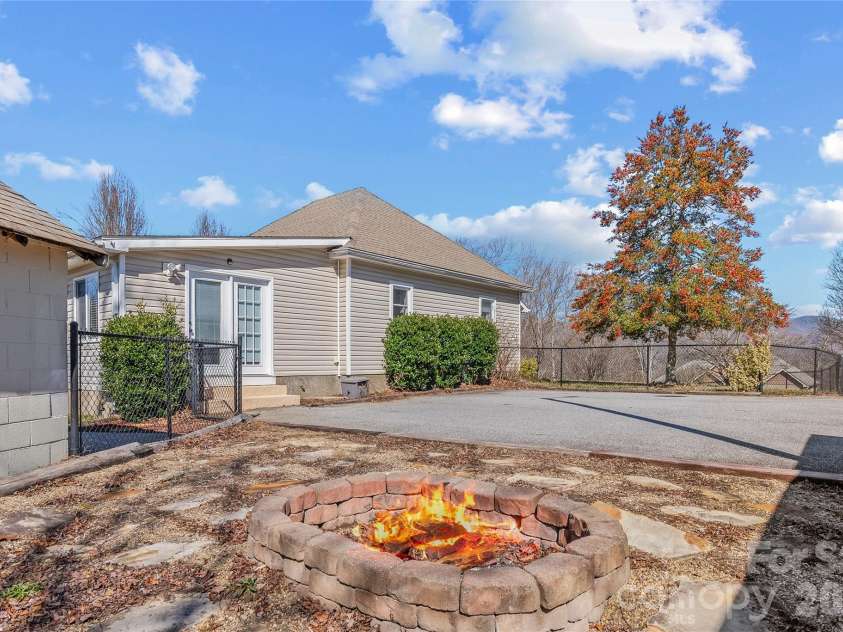 21 Ben Owenby Road, Fairview, NC 28730.  MLS# CAR4330402, YatesRealty ID 15706. 