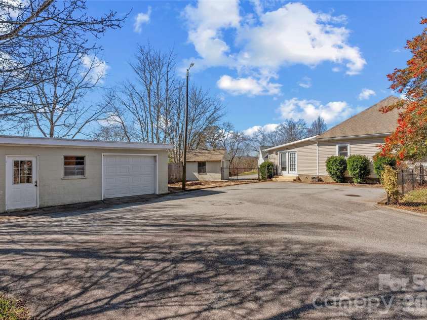 21 Ben Owenby Road, Fairview, NC 28730.  MLS# CAR4330402, YatesRealty ID 15706. 