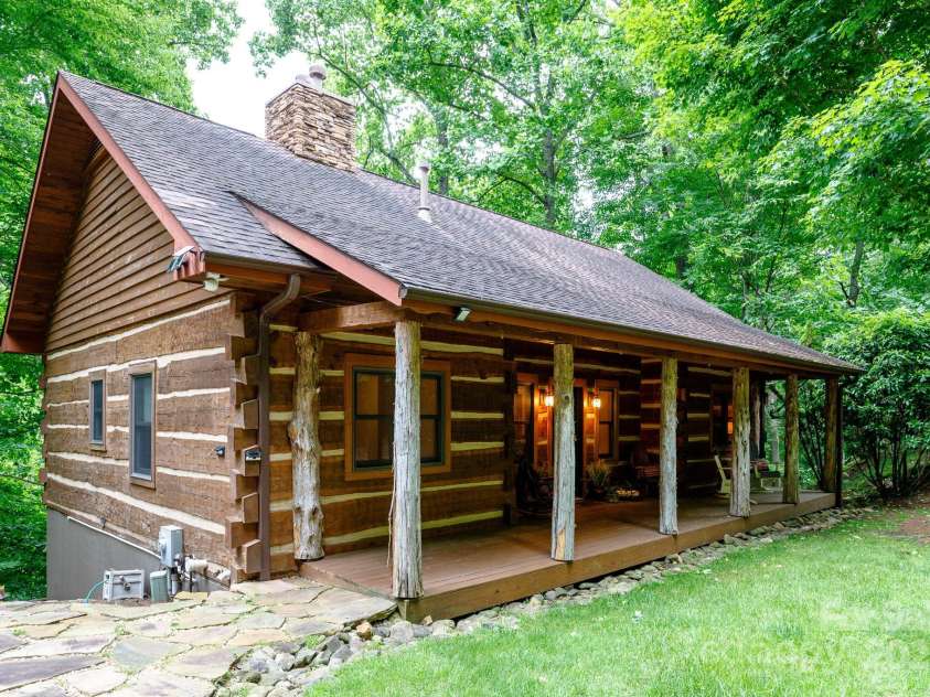 115 Grinnin Sun Road, Burnsville, NC 28714.  MLS# CAR4264371, YatesRealty ID 15707. 