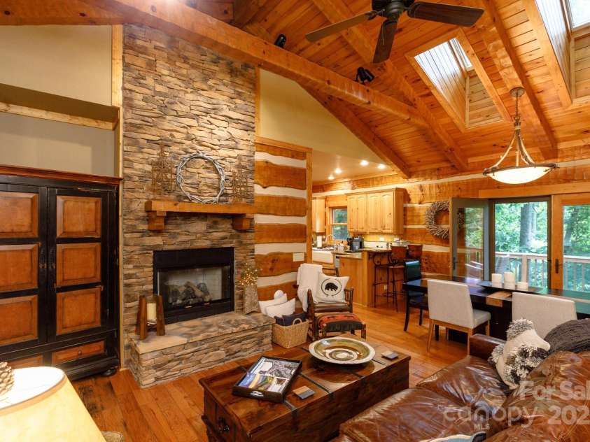 115 Grinnin Sun Road, Burnsville, NC 28714.  MLS# CAR4264371, YatesRealty ID 15707. 